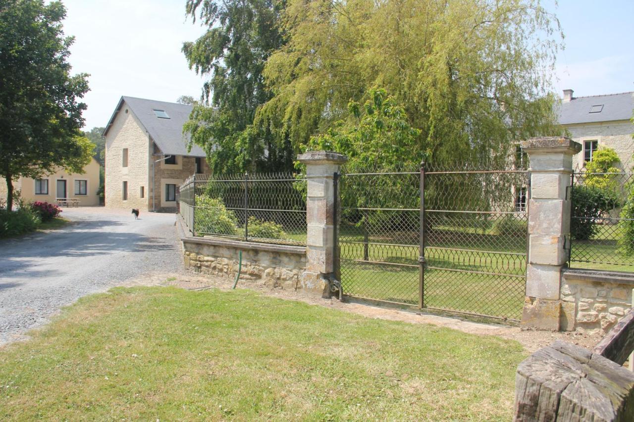 Logis Du Grand Pin Apartment Saint-Martin-des-Entrees Exterior photo