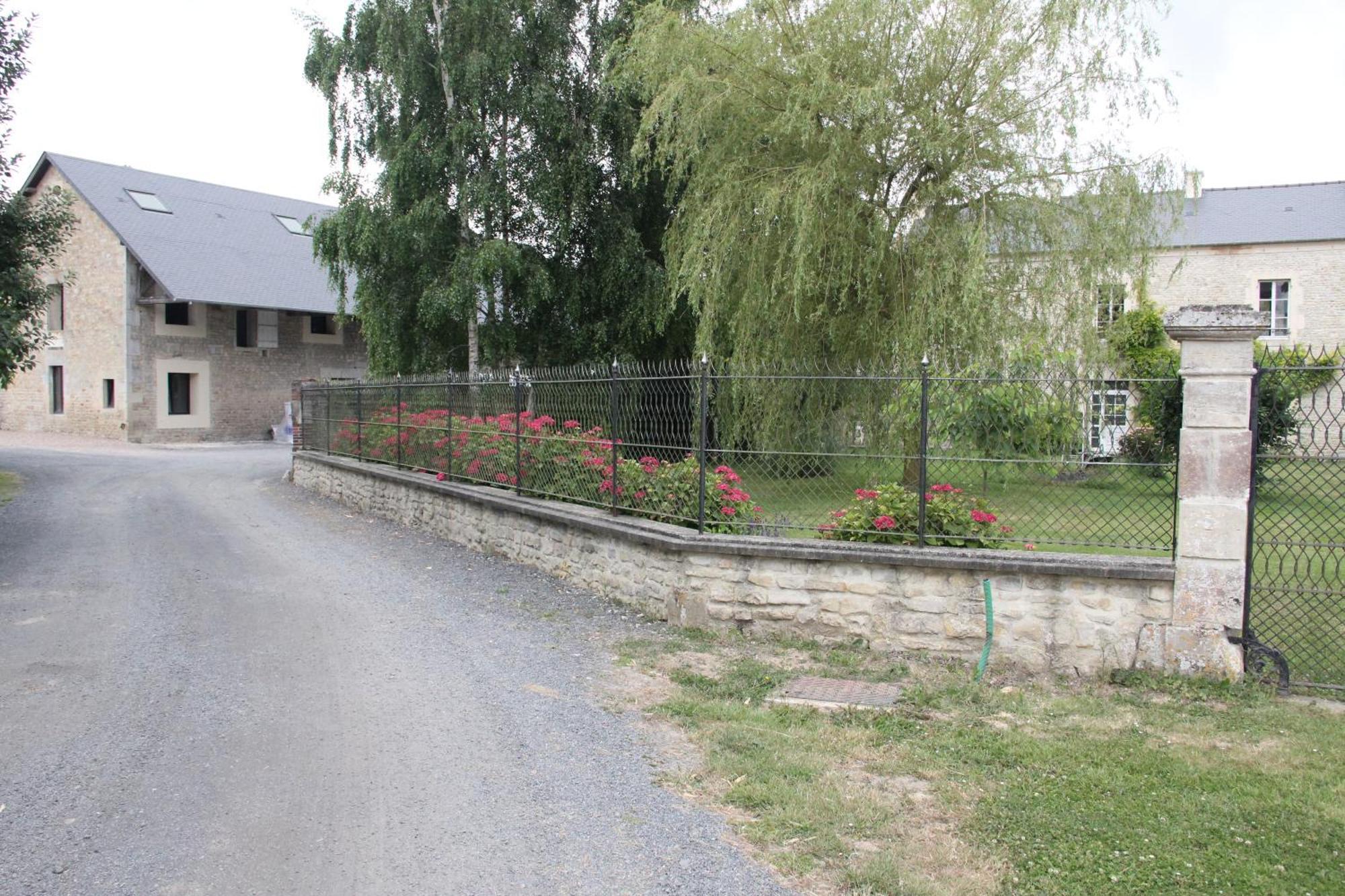 Logis Du Grand Pin Apartment Saint-Martin-des-Entrees Exterior photo